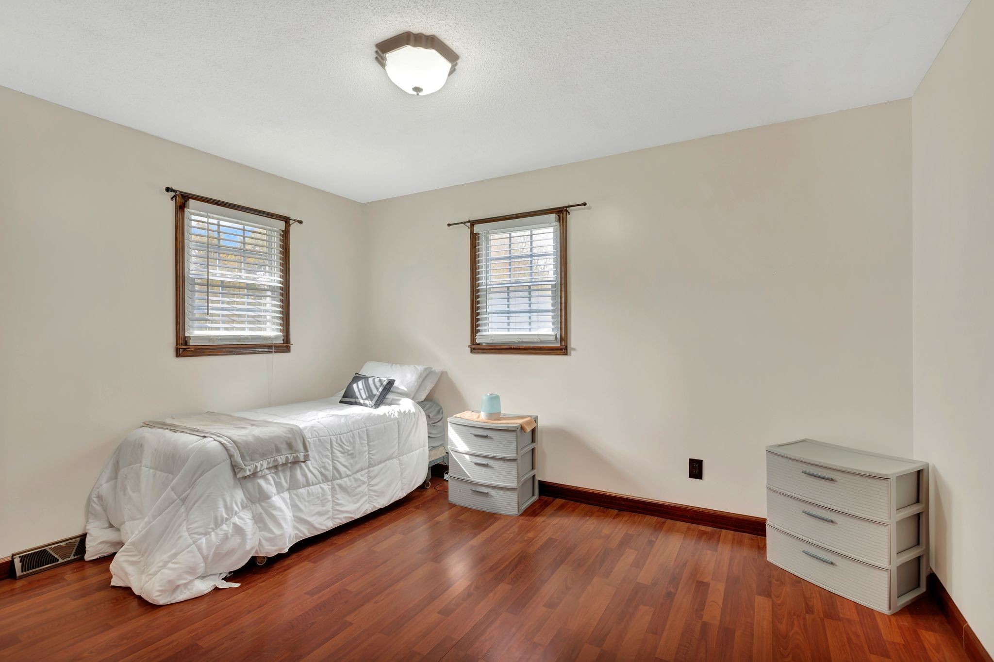 108 8th Avenue Columbia, TN 38401 - Photo 18 of 30 a room with a bed and a window
