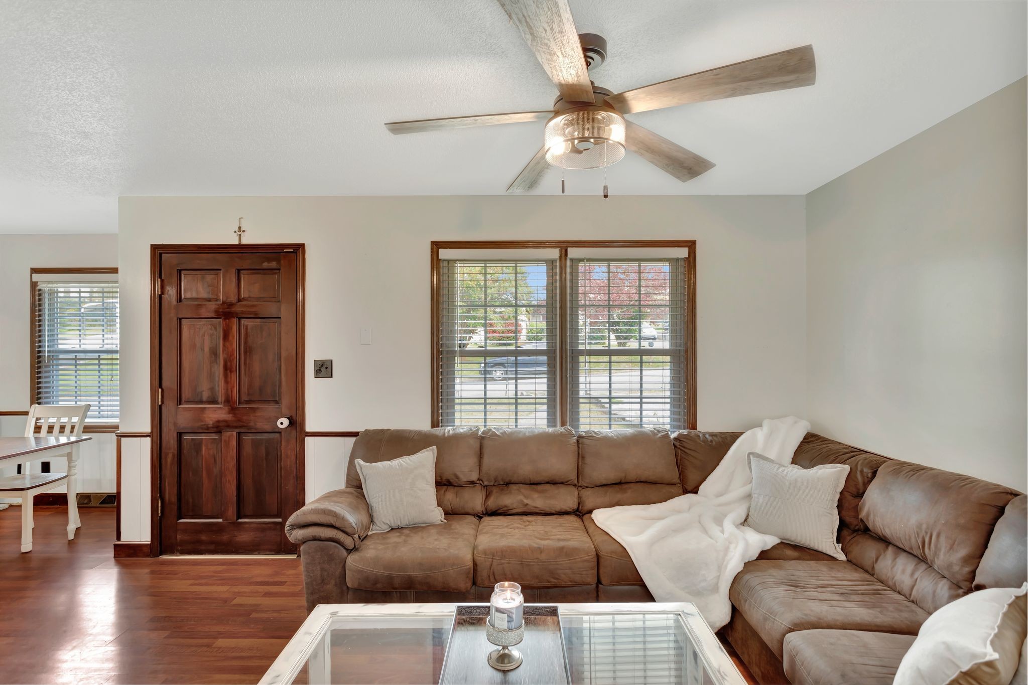 108 8th Avenue Columbia, TN 38401 - Photo 25 of 30 a living room with furniture and a window