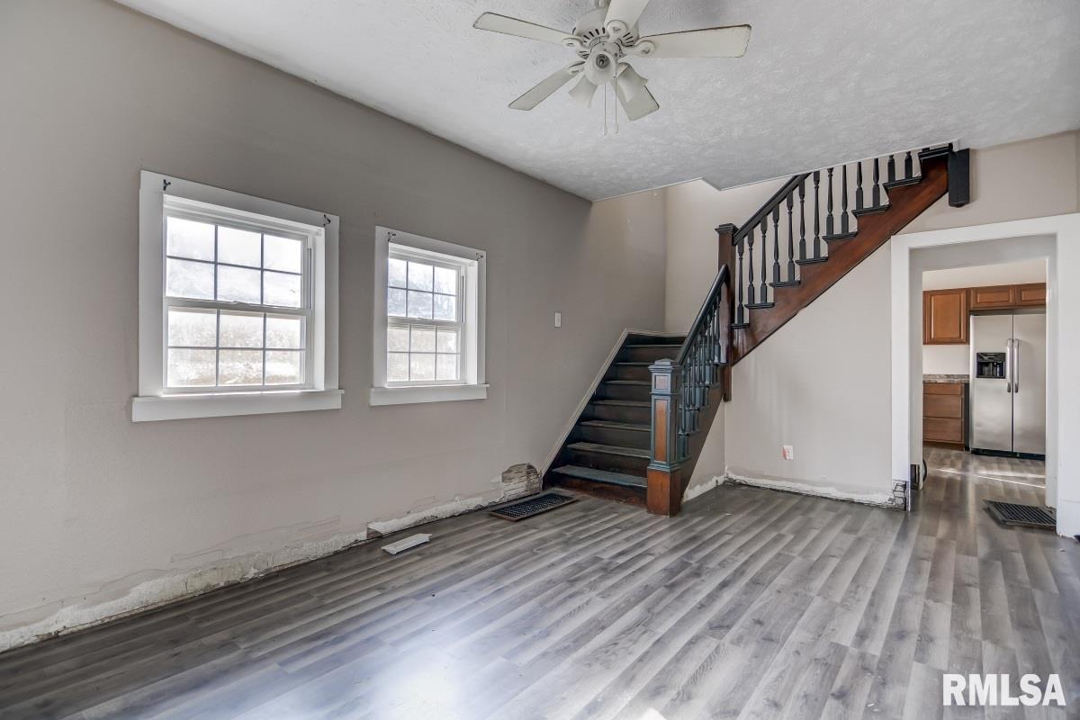 1129 Virginia Avenue Springfield, IL 62702 - Photo 3 of 35