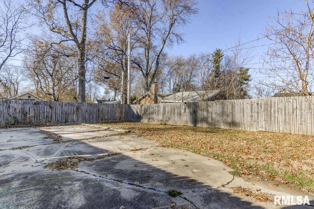 1129 Virginia Avenue Springfield, IL 62702 - Photo 31 of 35