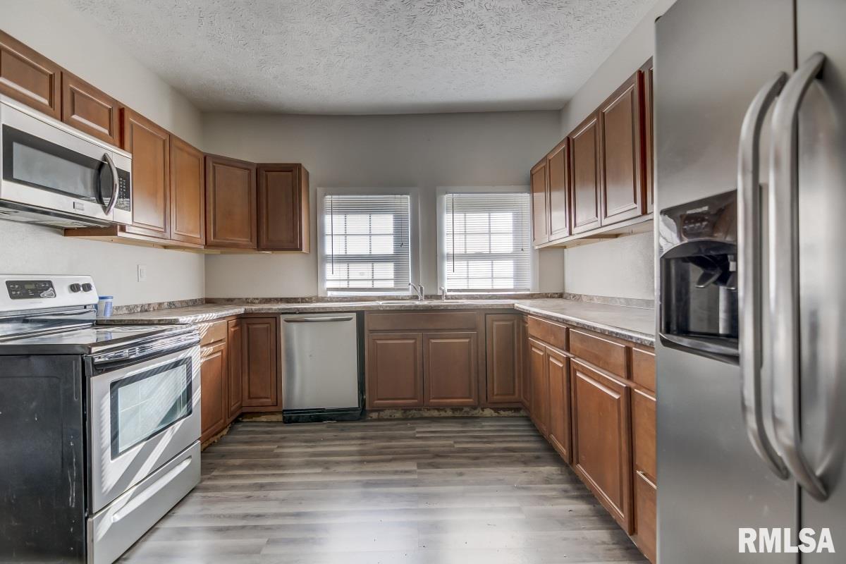 1129 Virginia Avenue Springfield, IL 62702 - Photo 5 of 35