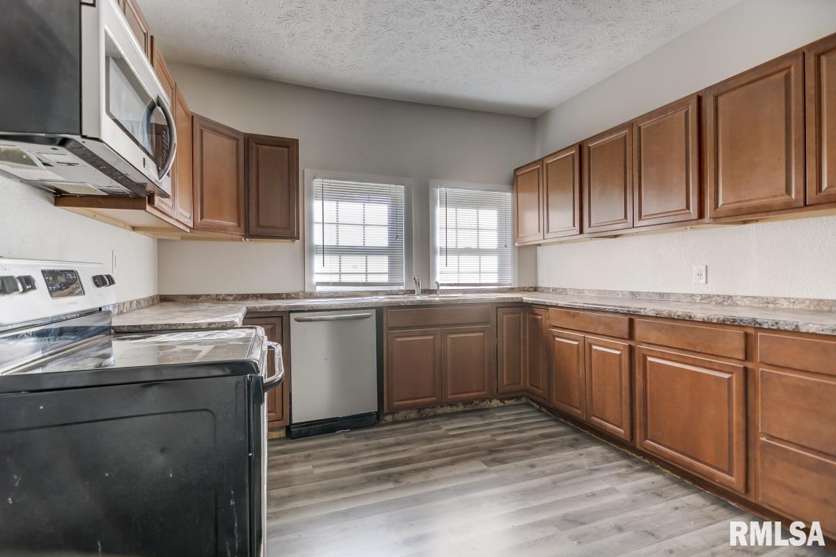 1129 Virginia Avenue Springfield, IL 62702 - Photo 6 of 35