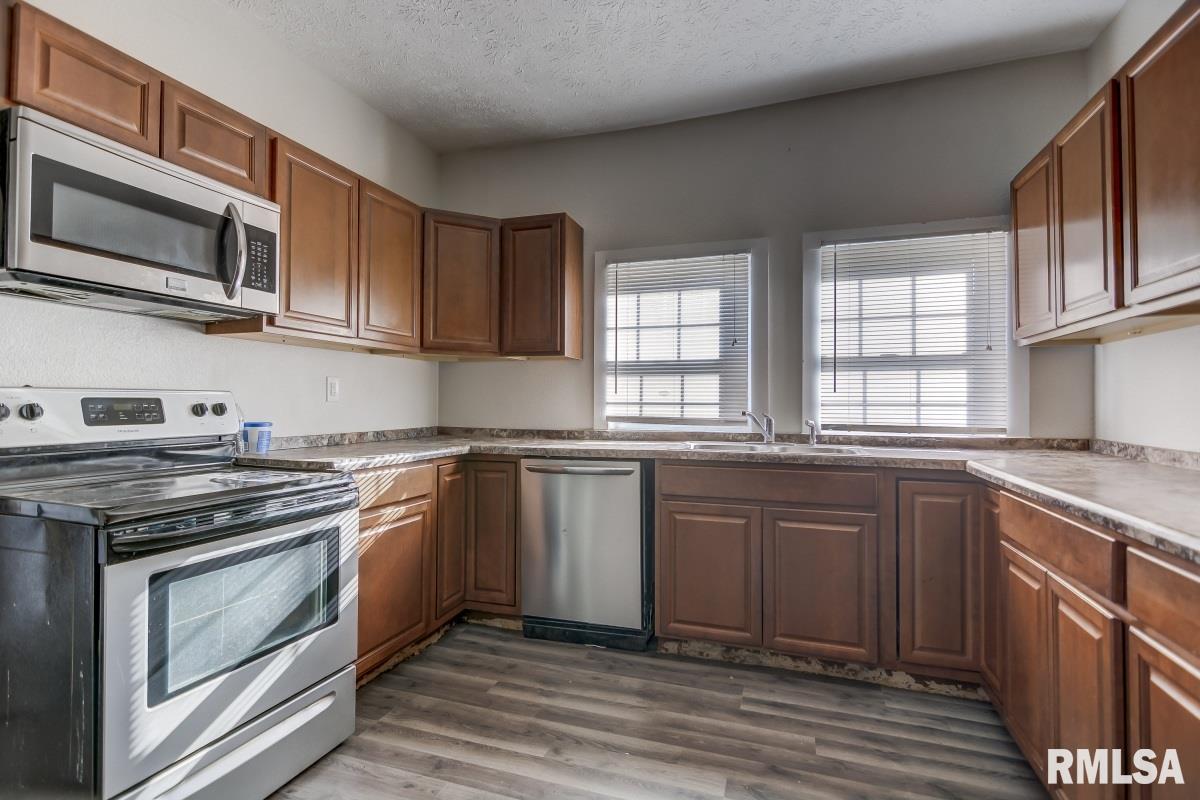 1129 Virginia Avenue Springfield, IL 62702 - Photo 8 of 35