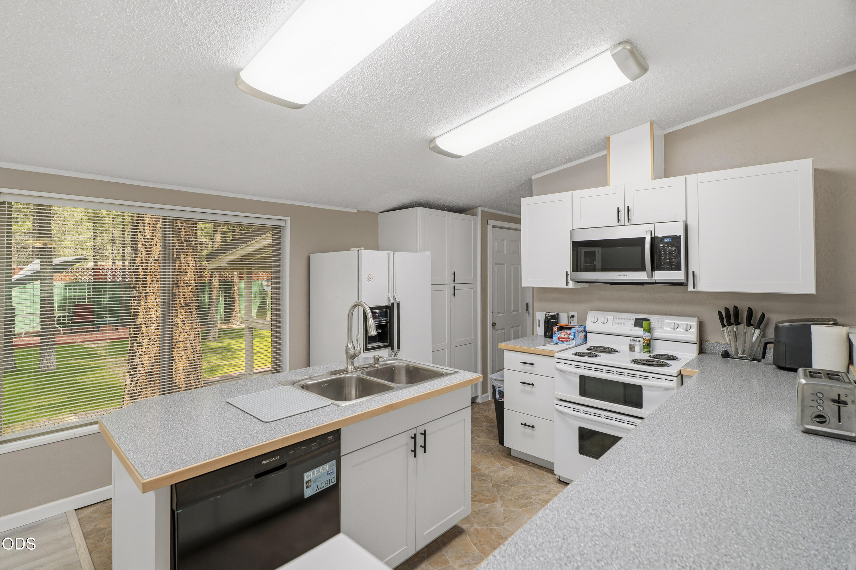 14870 Springwood Road La Pine, OR 97739 - Photo 9 of 49
