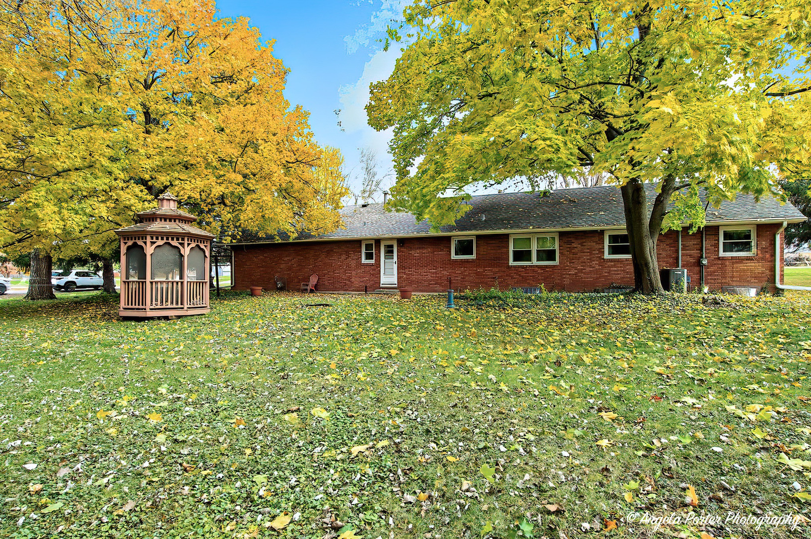 N613 County Rd U Genoa City, WI 53128 - Photo 19 of 22 a front view of a house with a garden