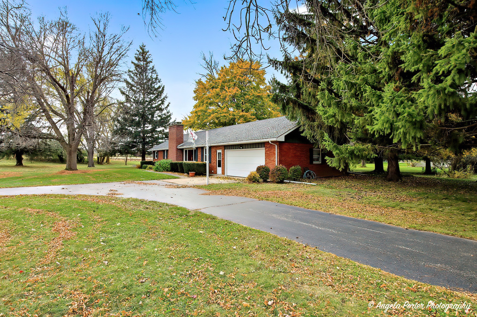 N613 County Rd U Genoa City, WI 53128 - Photo 20 of 22 a front view of house with yard and trees