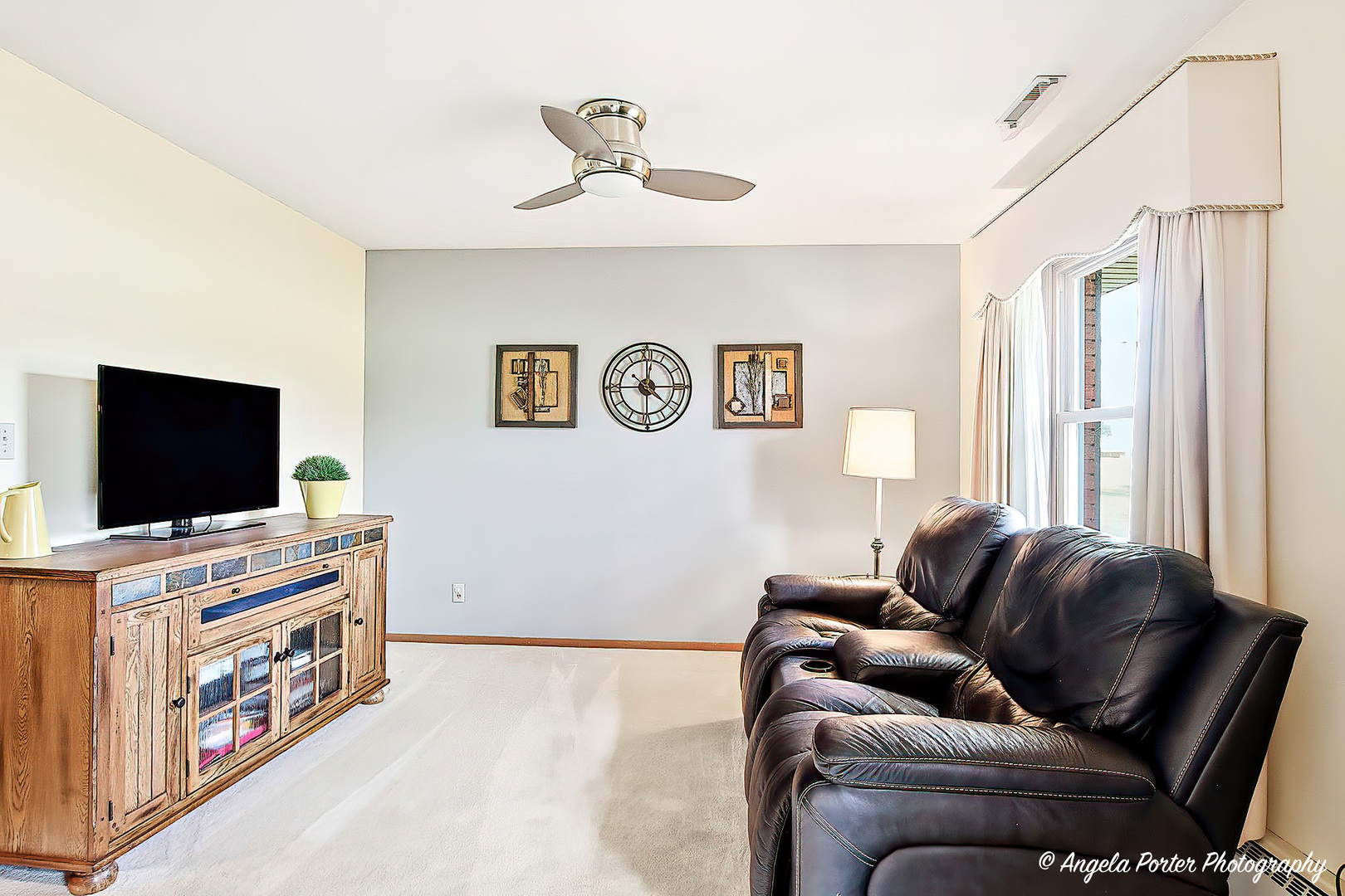 N613 County Rd U Genoa City, WI 53128 - Photo 6 of 22 a living room with furniture and a flat screen tv
