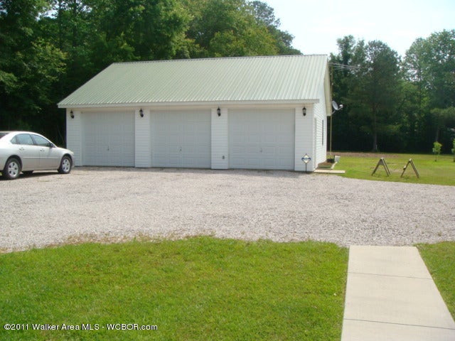 237 Drummond Cut-Off Road Jasper, AL 35504 - Photo 4 of 27 Gallery Image 4
