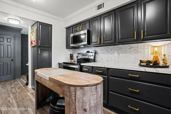 $479,000 | 527 Front Beach Drive, Unit 40, Ocean Springs, MS 39564