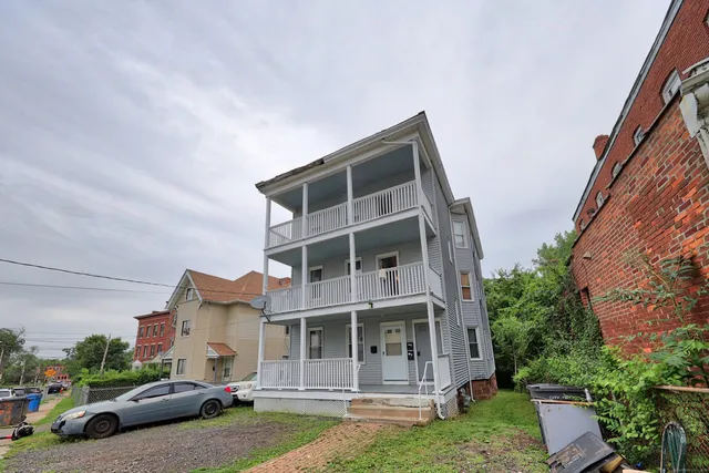 $1,700 | 294 Bellevue Street, Hartford, CT 06120