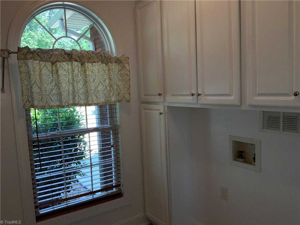 3369 Old Mountain Road Trinity, NC 27370 - Photo 6 of 17 Laundry room