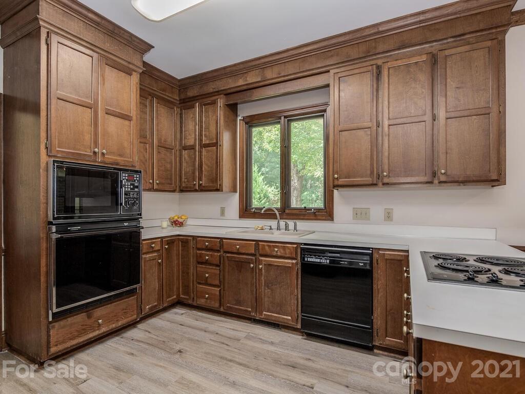 4404 Quail View Road Charlotte, NC 28226 - Photo 8 of 38 Gallery Image 8