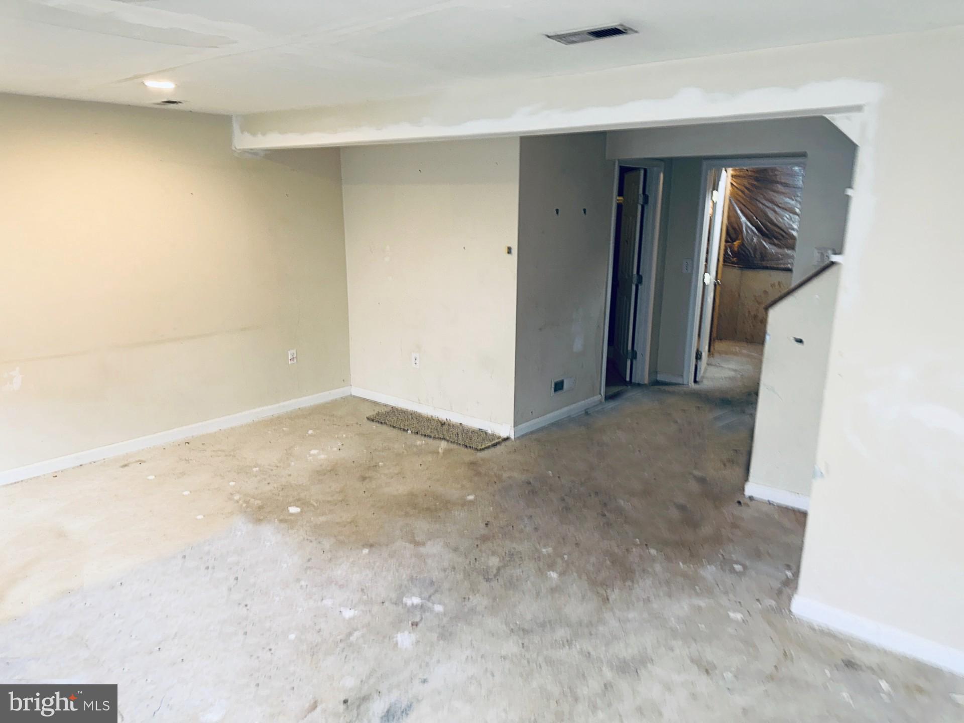 5331 Hollowstone Circle Rosedale, MD 21237 - Photo 16 of 17 Interior