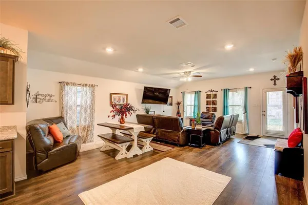 $2,400 | 1004 Basswood Lane, Royse City, TX 75189