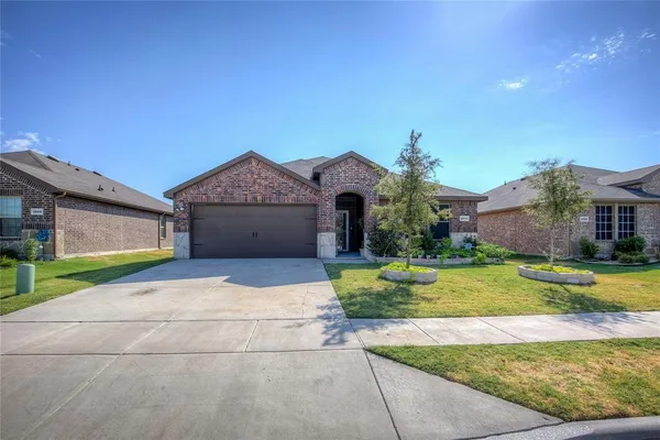 $2,400 | 1004 Basswood Lane, Royse City, TX 75189