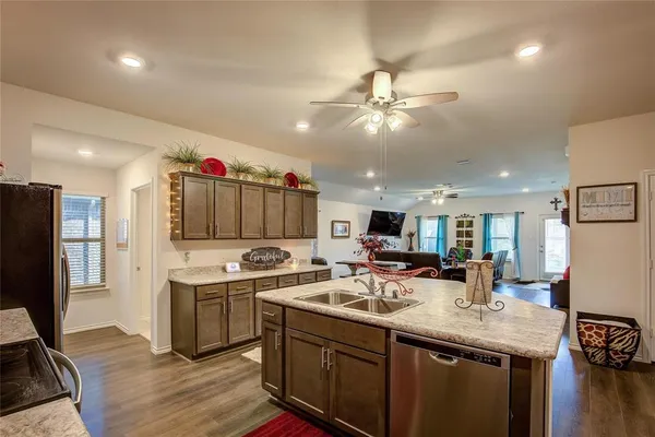 $2,400 | 1004 Basswood Lane, Royse City, TX 75189