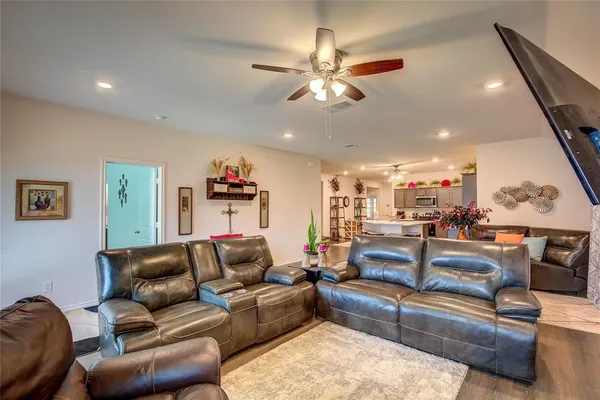 $2,400 | 1004 Basswood Lane, Royse City, TX 75189