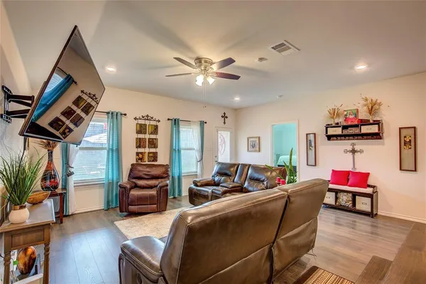 $2,400 | 1004 Basswood Lane, Royse City, TX 75189