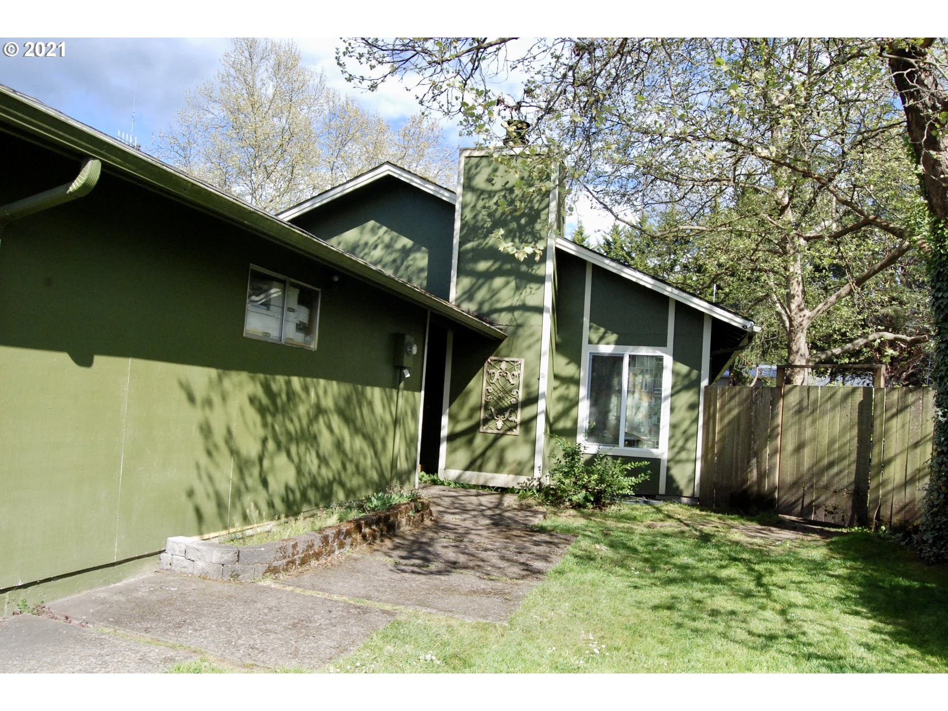 307 72nd Street Springfield, OR 97478 - Photo 2 of 17 Gallery Image 2