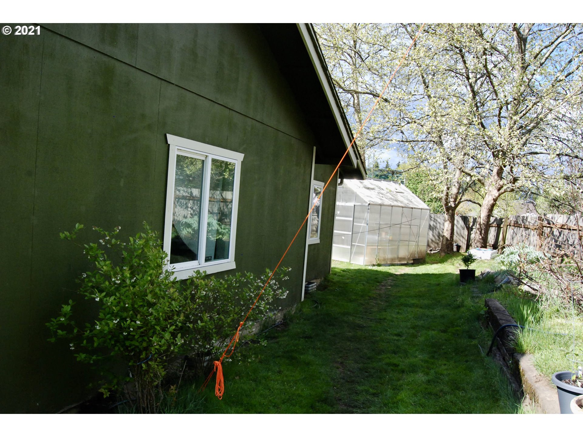 307 72nd Street Springfield, OR 97478 - Photo 10 of 17 Gallery Image 10