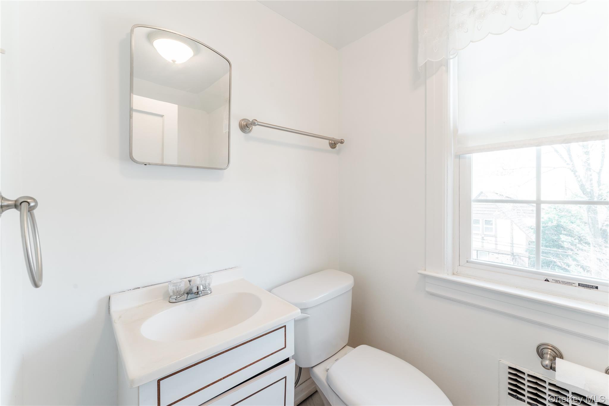 154 Wellington Road Garden City, NY 11530 - Photo 20 of 28