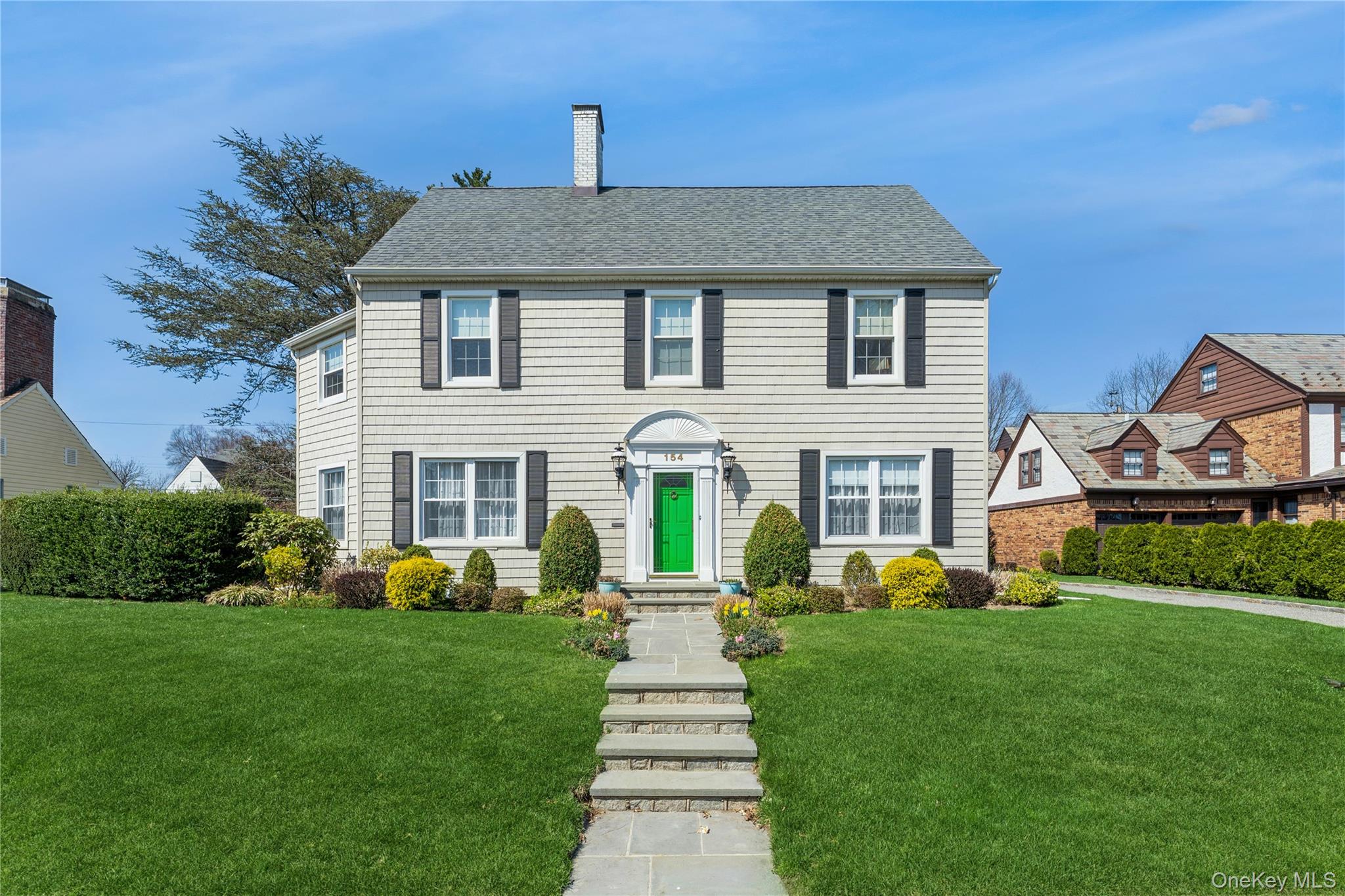 154 Wellington Road Garden City, NY 11530 - Photo 3 of 28