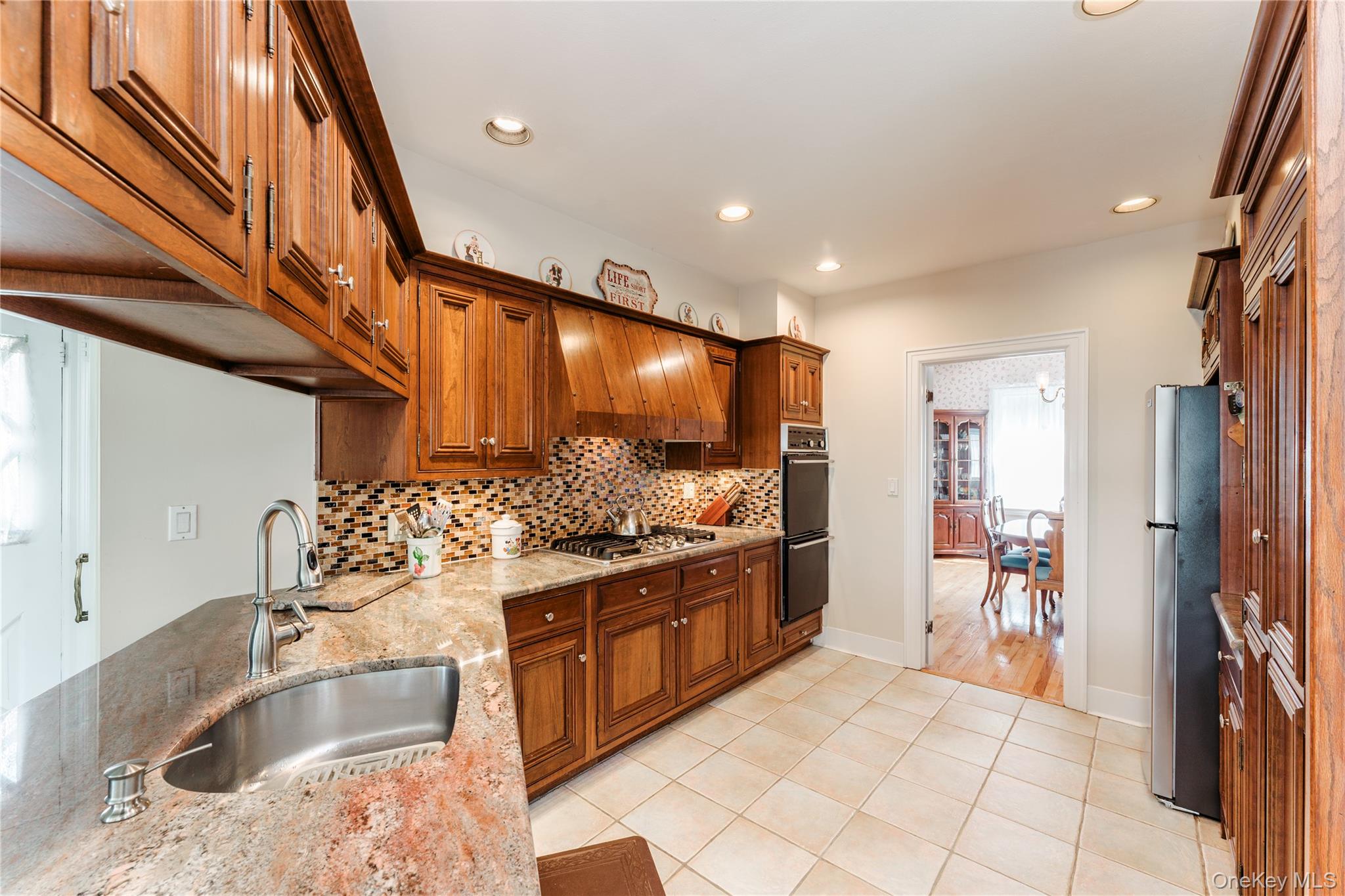 154 Wellington Road Garden City, NY 11530 - Photo 8 of 28
