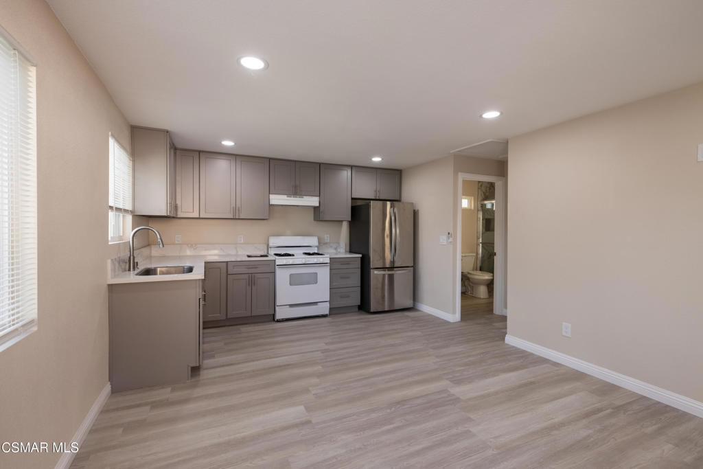 2345 Bryson Place Simi Valley, CA 93065 - Photo 11 of 36