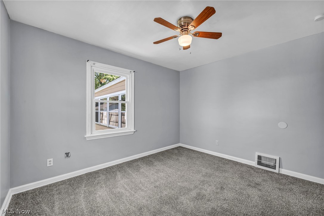 517 Gulf Road Elyria, OH 44035 - Photo 24 of 43