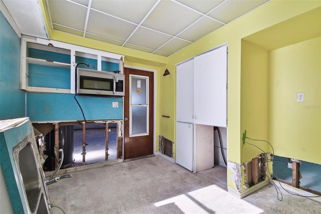 545 Lillian Drive Madeira Beach, FL 33708 - Photo 23 of 100