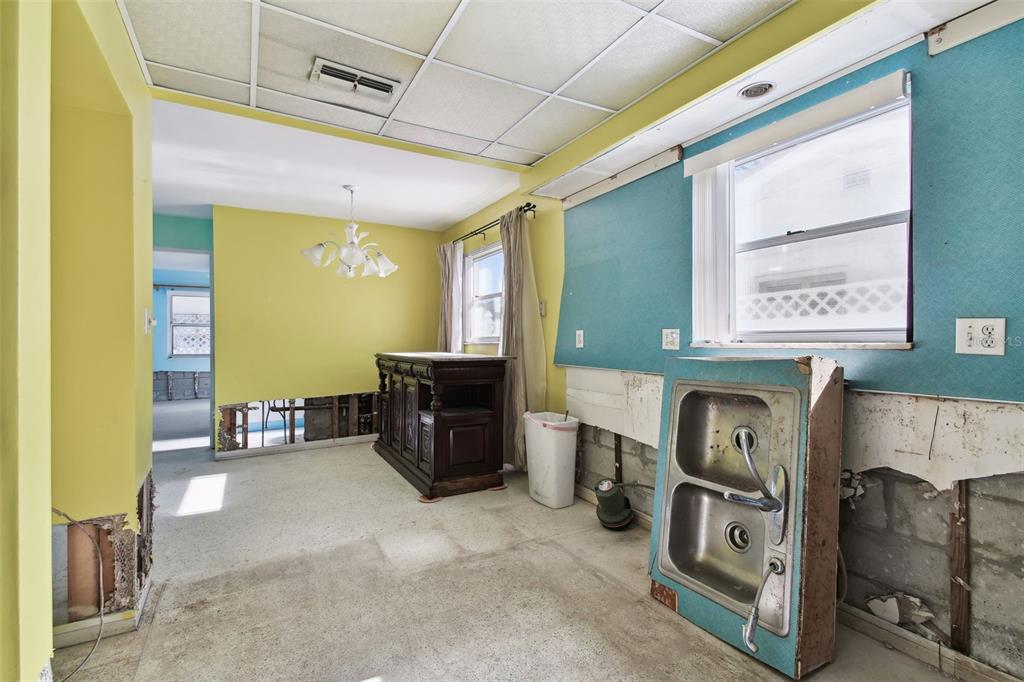 545 Lillian Drive Madeira Beach, FL 33708 - Photo 25 of 100