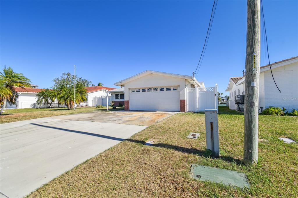 545 Lillian Drive Madeira Beach, FL 33708 - Photo 4 of 100
