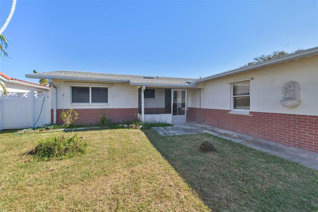 545 Lillian Drive Madeira Beach, FL 33708 - Photo 7 of 100