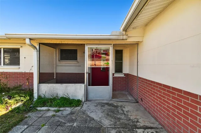 a view of an empty room with kitchen