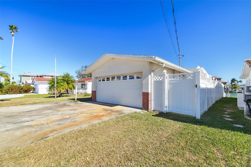 545 Lillian Drive Madeira Beach, FL 33708 - Photo 9 of 100