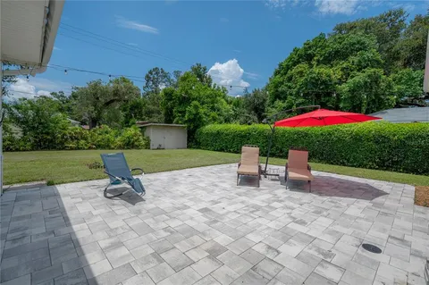 a lawn chair sitting in the backyard of a house