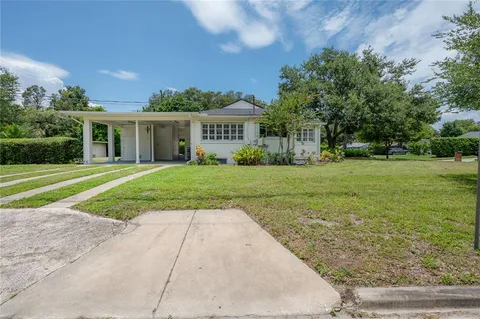 a view of a house with a yard