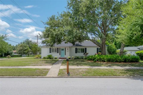 a house view with a backyard space