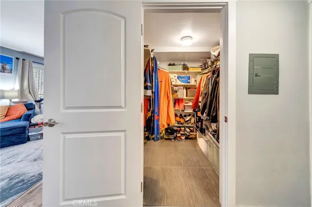 $409,000 | 18601 Collins Street, Unit D17, Tarzana, CA 91356