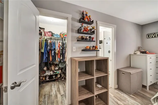 $409,000 | 18601 Collins Street, Unit D17, Tarzana, CA 91356