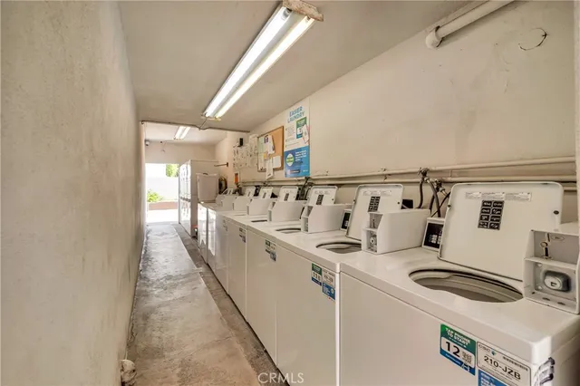 $409,000 | 18601 Collins Street, Unit D17, Tarzana, CA 91356