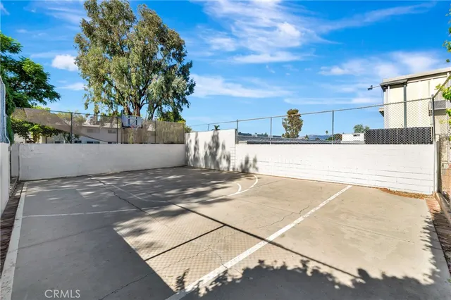 $409,000 | 18601 Collins Street, Unit D17, Tarzana, CA 91356