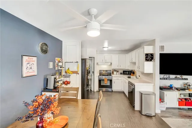 $409,000 | 18601 Collins Street, Unit D17, Tarzana, CA 91356