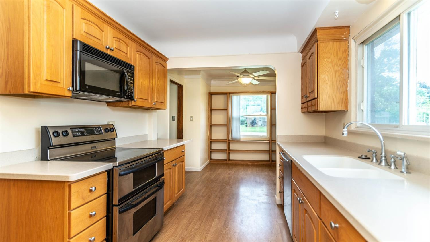 8939 Allen Road Allen Park, MI 48101 - Photo 14 of 28 Photo 14