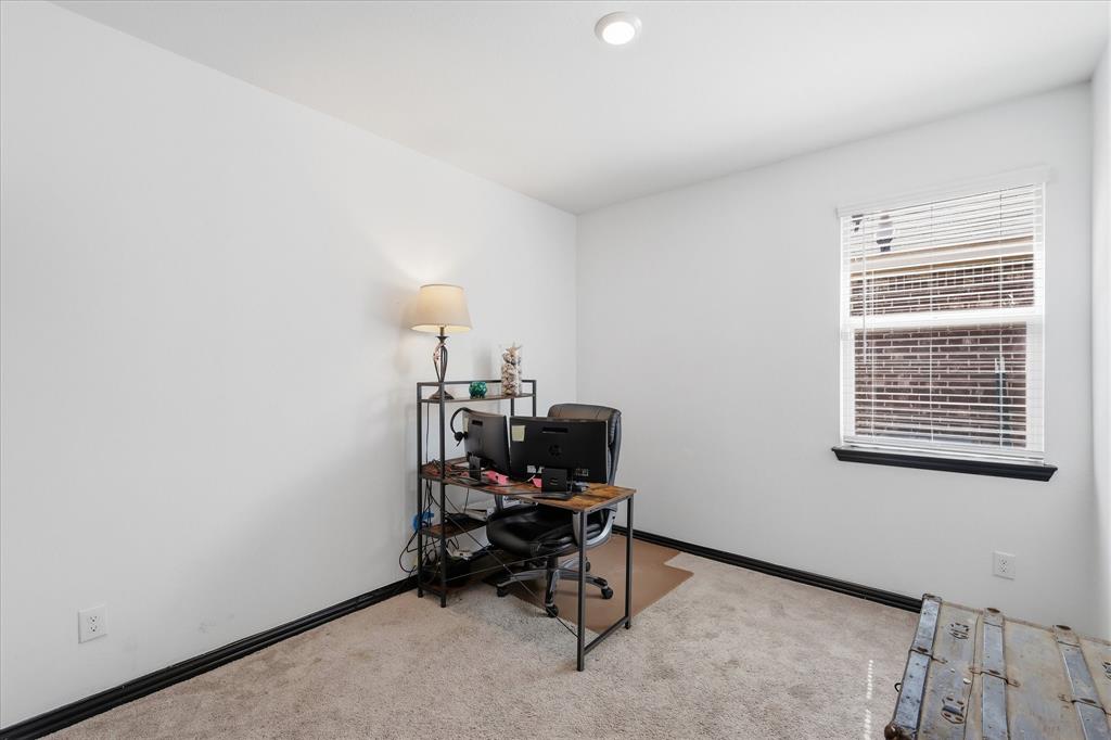 645 Ridgeback Trail Fort Worth, TX 76052 - Photo 12 of 39