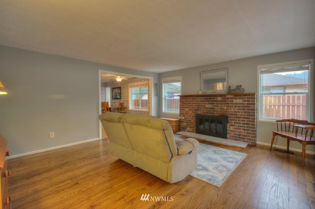 3313 Southeast 5th Street Renton, WA 98058 - Photo 3 of 17