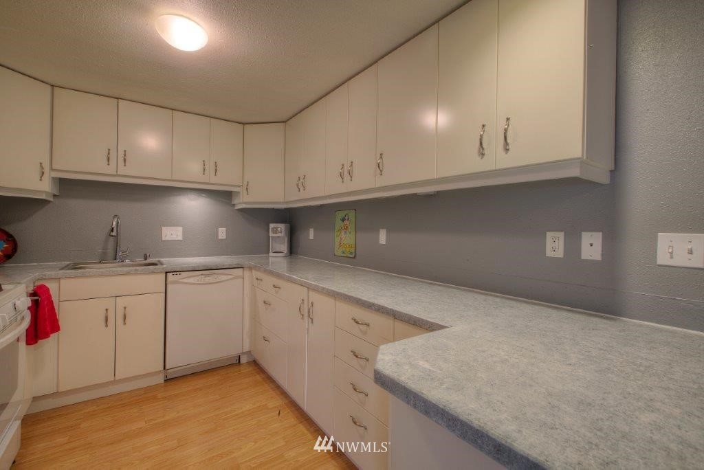 3313 Southeast 5th Street Renton, WA 98058 - Photo 4 of 17