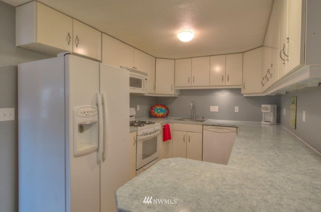 3313 Southeast 5th Street Renton, WA 98058 - Photo 5 of 17