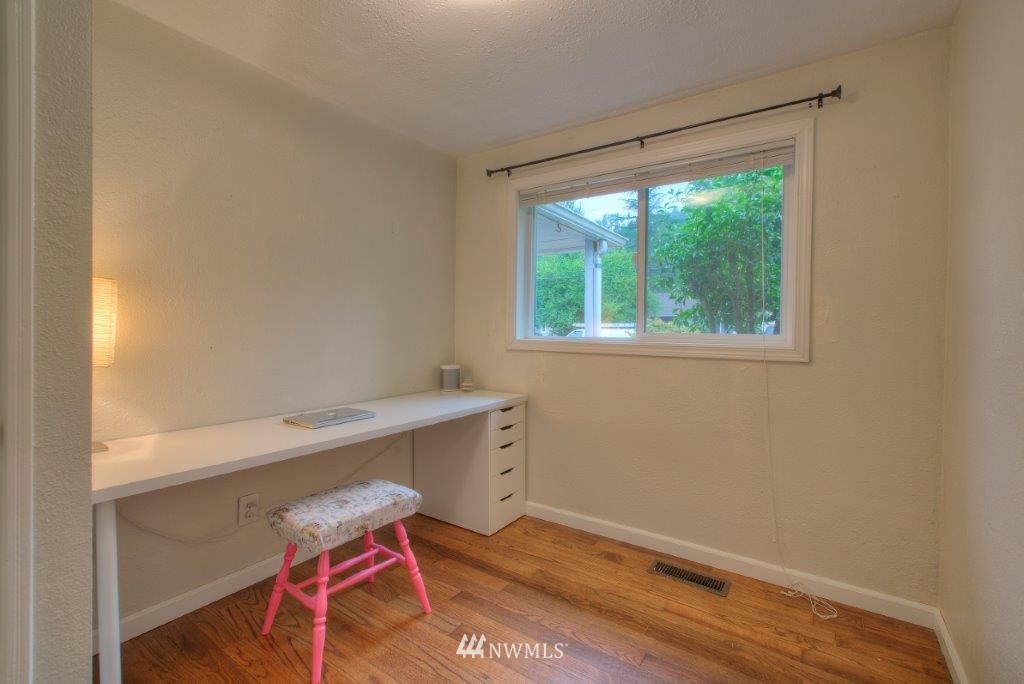 3313 Southeast 5th Street Renton, WA 98058 - Photo 10 of 17