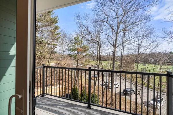 $999,900 | 16 Stearns Road, Unit 302, Wellesley, MA 02482
